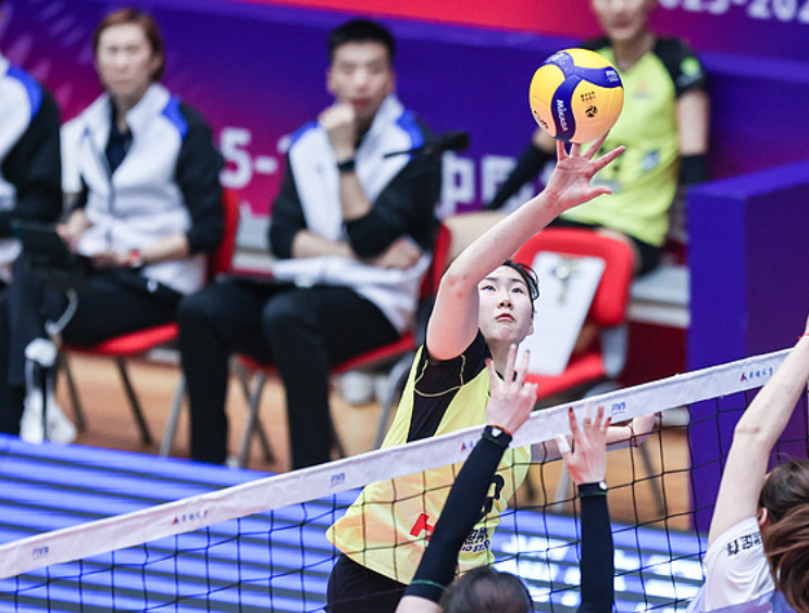 kaiyun-两战轰47分夺牌！中国女排19岁扣高3米15新星崛起：追赶李盈莹？